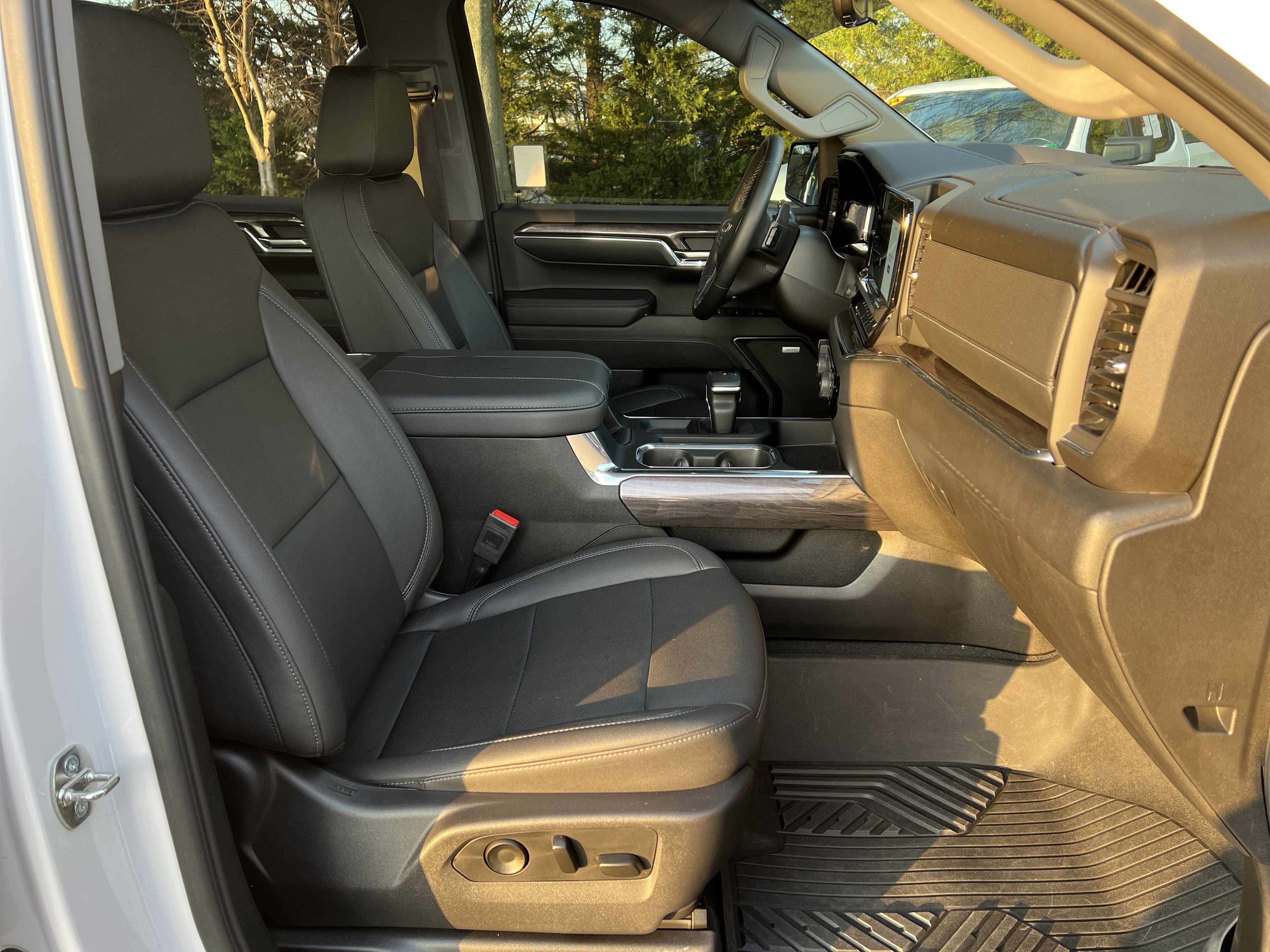 Used 2023 Chevrolet Silverado 1500 LTZ w/ Technology Package image 32