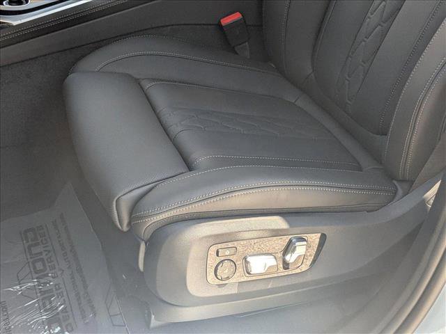 New 2026 BMW X7 M60i w/ Climate Comfort Package image 4
