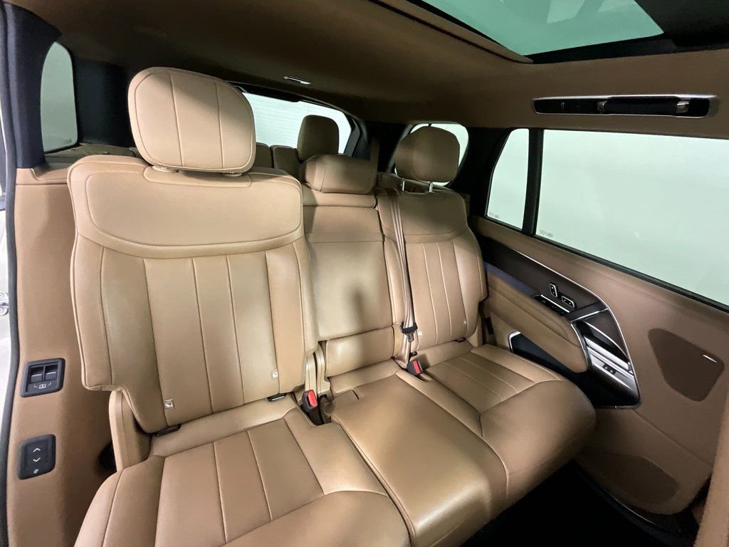 Used 2025 Land Rover Range Rover Long Wheelbase SE image 22