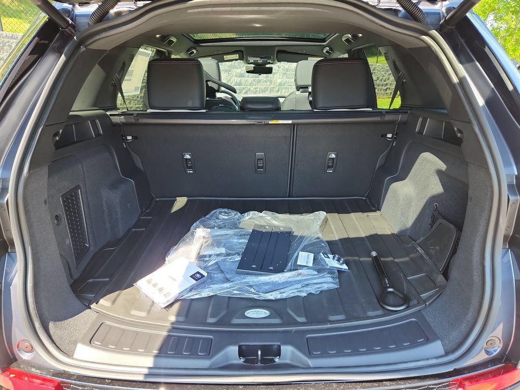 New 2026 Land Rover Discovery Sport Landmark AWD/4WD image 13