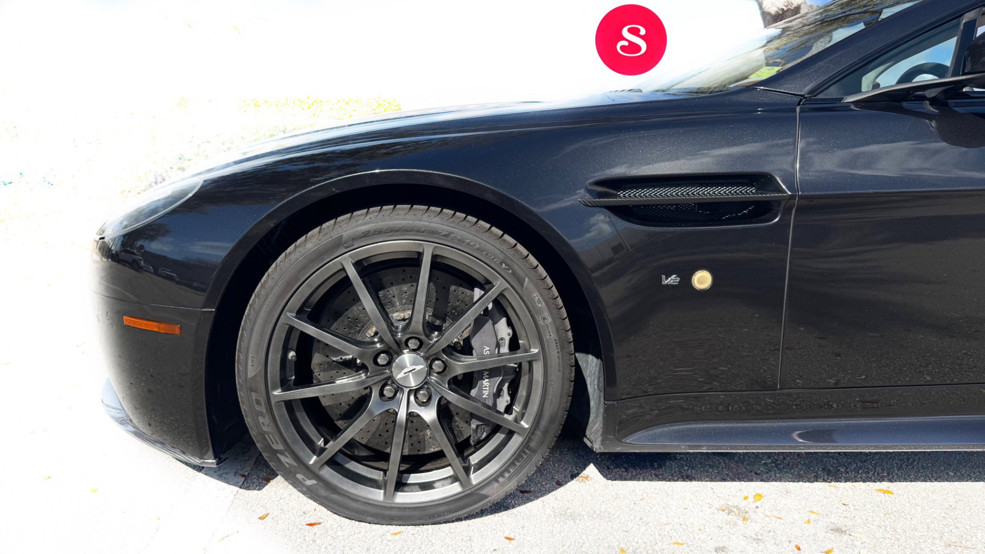 Used 2017 Aston Martin V12 Vantage S image 13