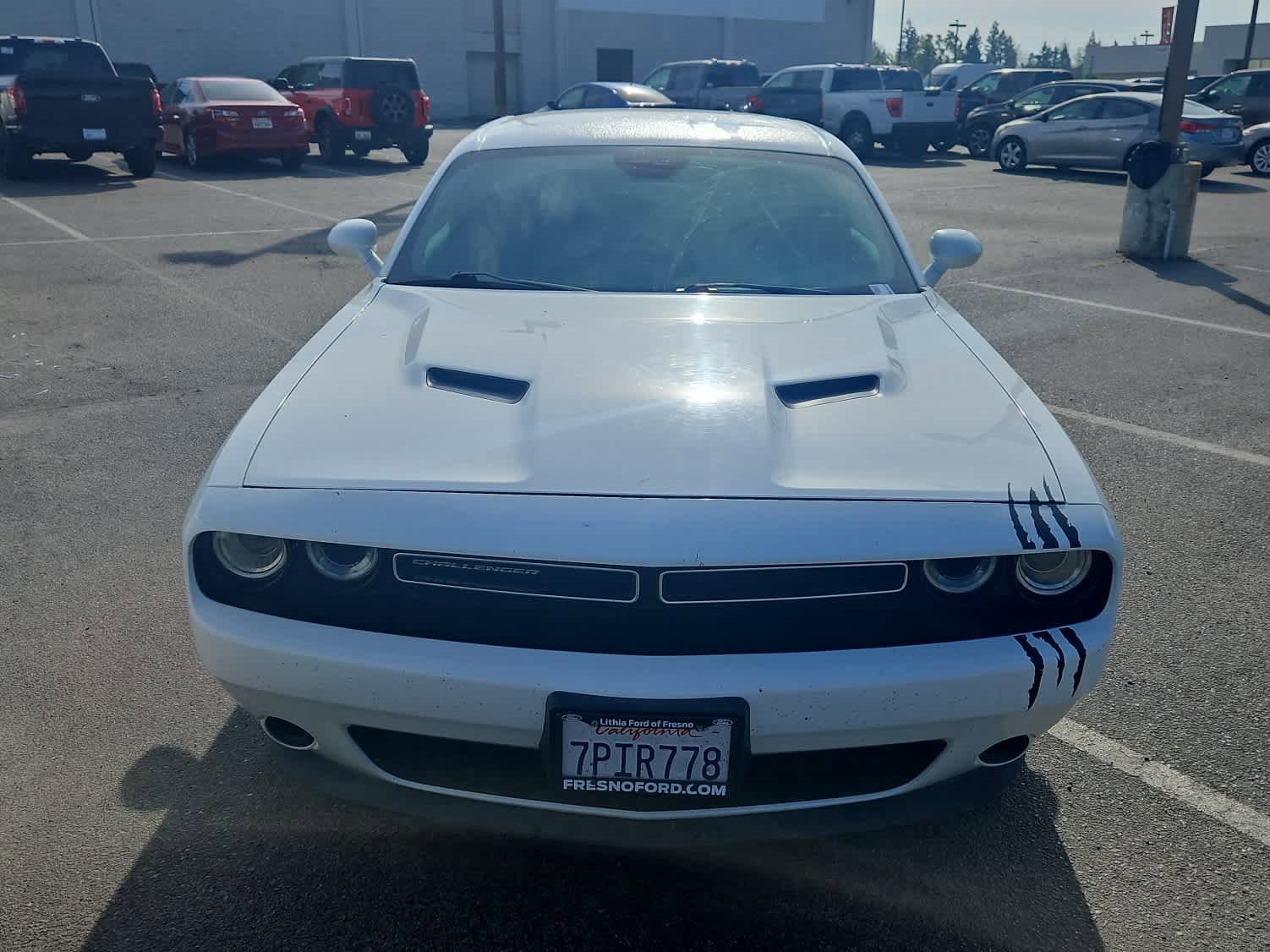 Used 2015 Dodge Challenger SXT image 4