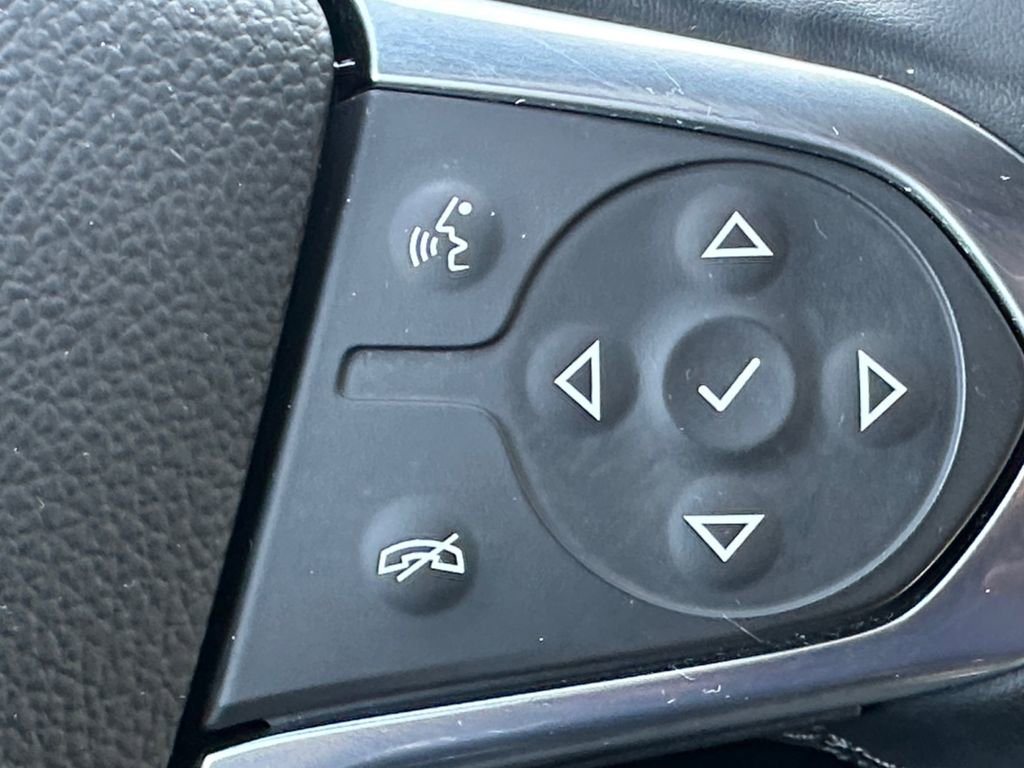 Used 2023 Chevrolet Traverse LT image 20