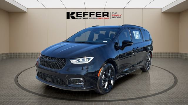 New 2026 Chrysler Pacifica Limited FWD image 1