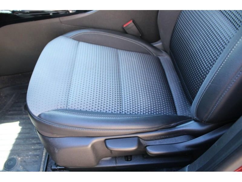 Used 2024 Chevrolet Trax LT w/ Driver Confidence Package FWD image 19