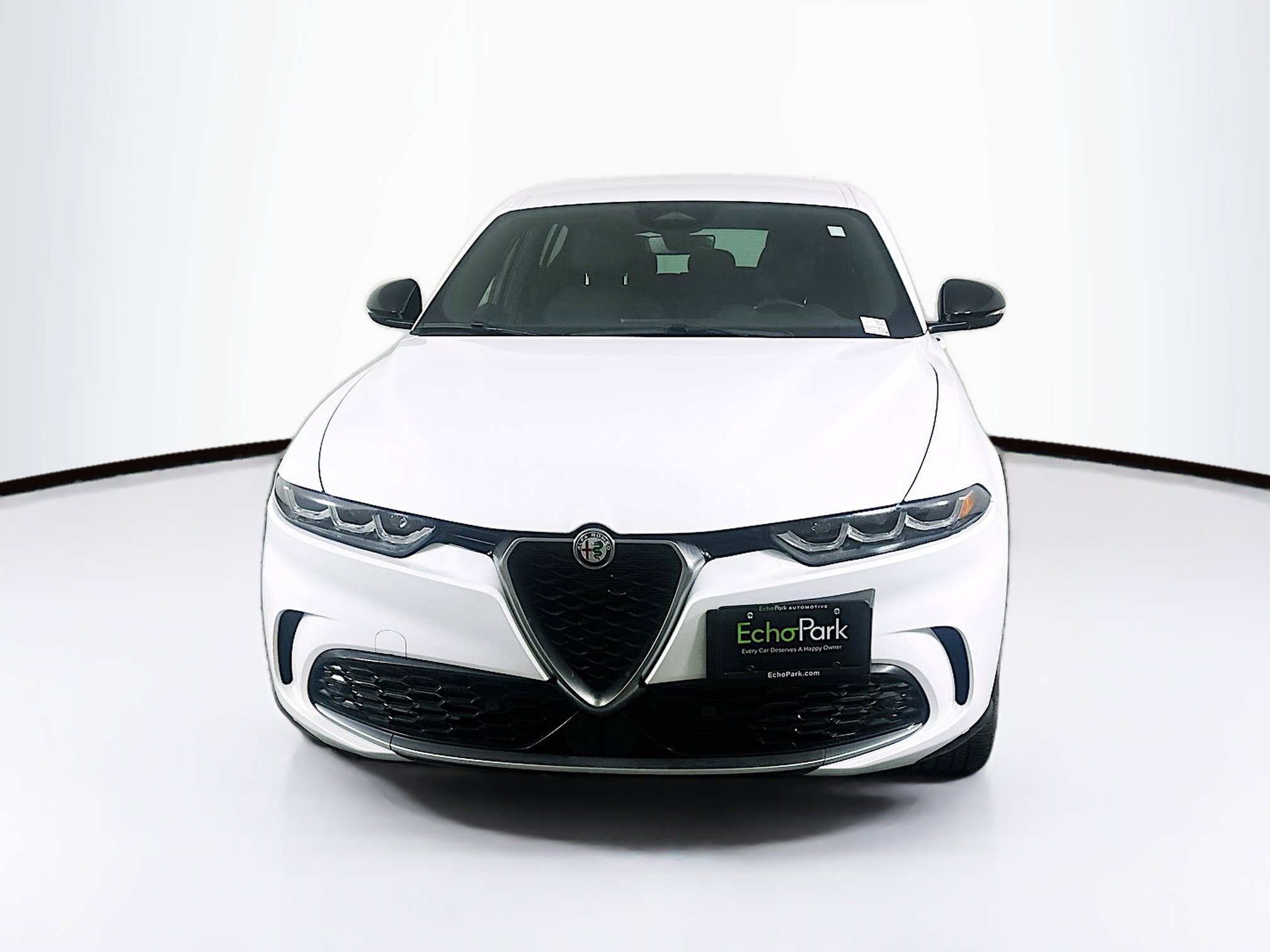 Used 2024 Alfa Romeo Tonale Ti w/ Premium Interior Package AWD/4WD image 2