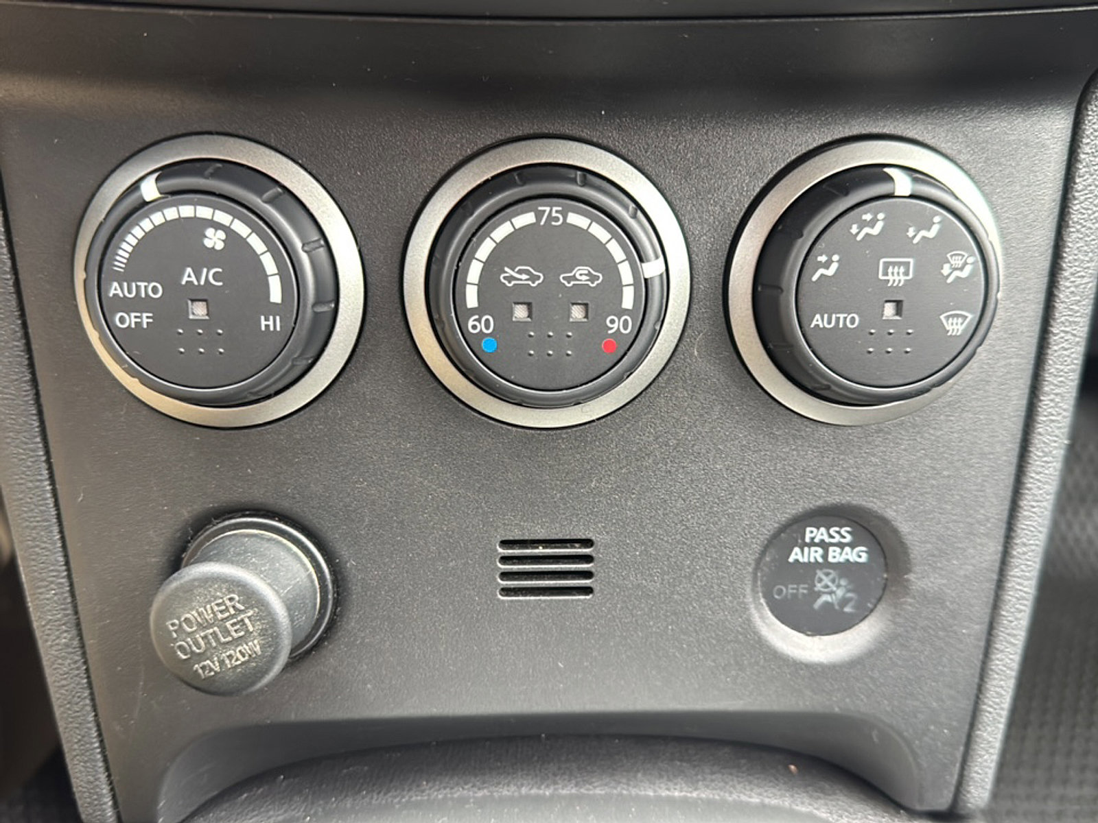 Used 2011 Nissan Rogue SV w/ SL Pkg image 33