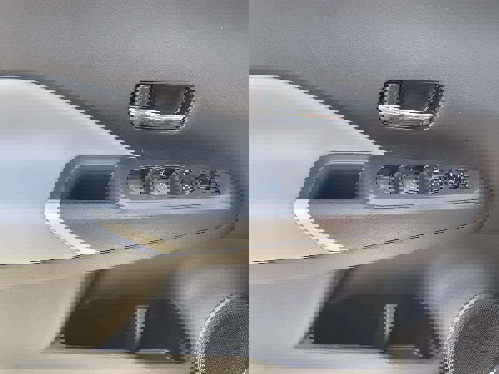 Used 2021 Nissan Kicks SR w/ SR Premium Package image 19