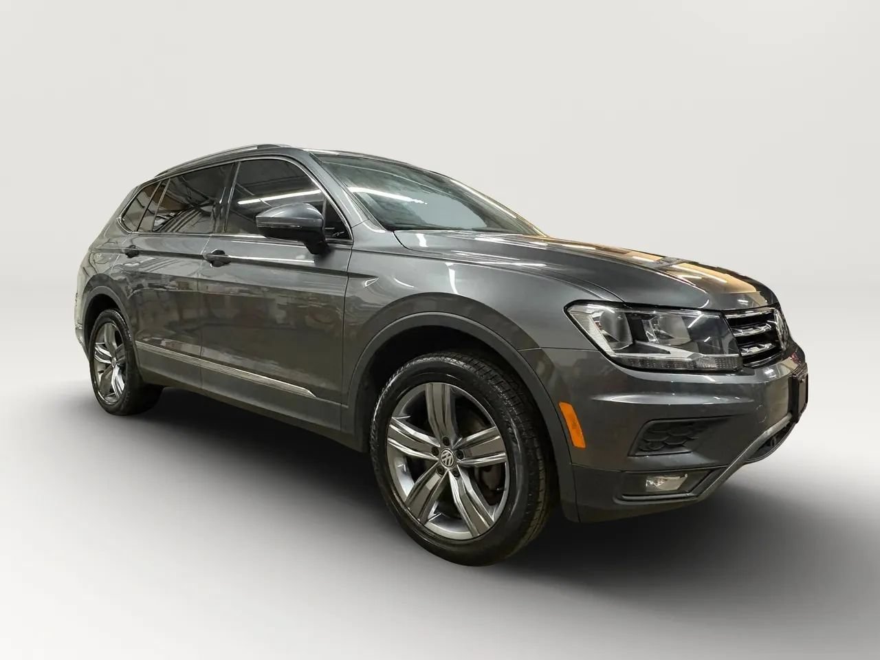 Used 2020 Volkswagen Tiguan SEL AWD/4WD image 2
