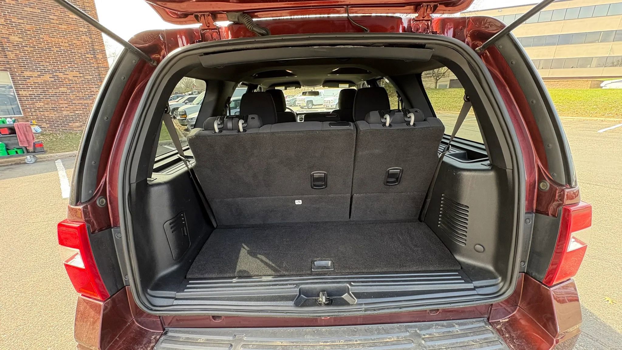 Used 2017 Ford Expedition XLT AWD/4WD image 27