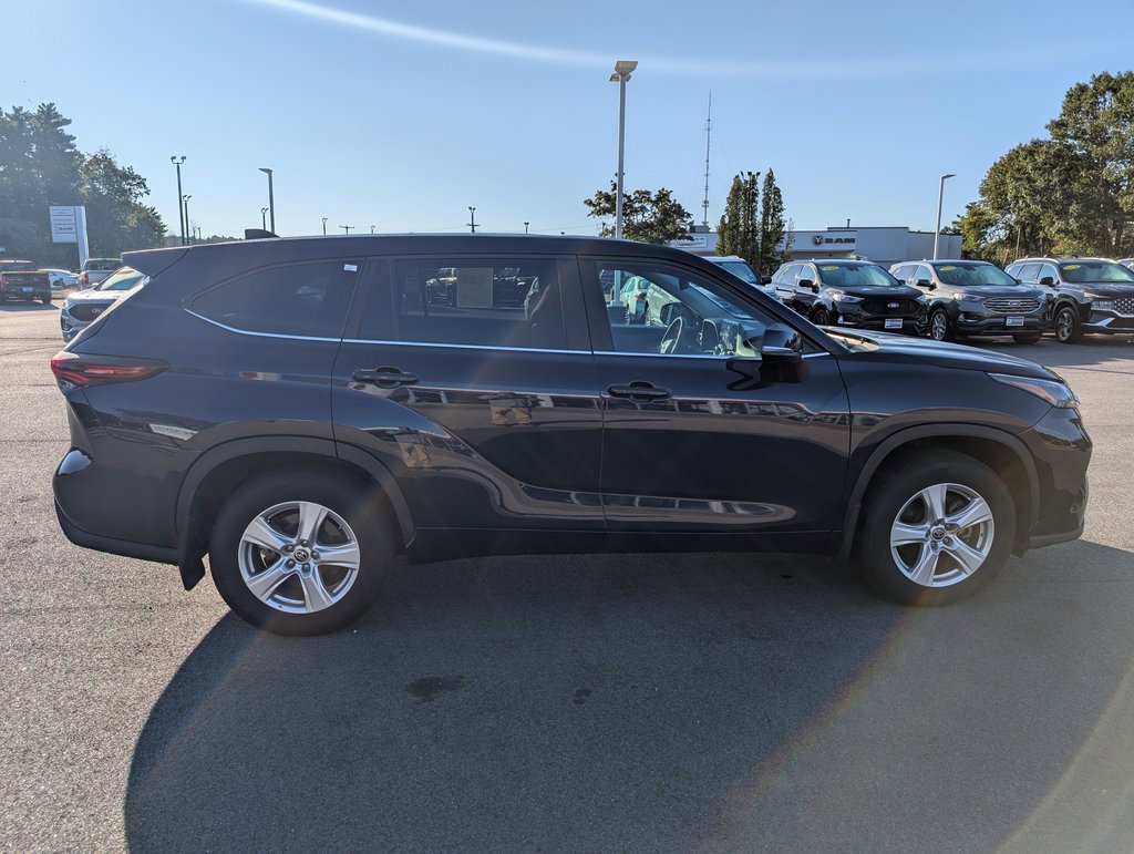 Used 2024 Toyota Highlander LE image 7