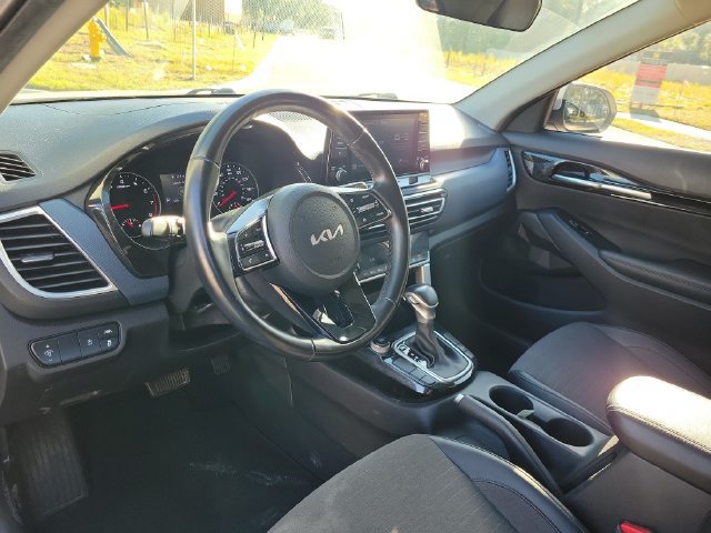 Used 2023 Kia Seltos S FWD image 17