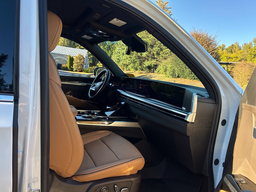 Used 2026 Cadillac Escalade Luxury w/ Touring Package RWD image 43