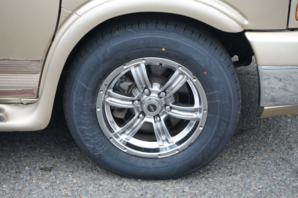 Used 2011 GMC Savana 1500 image 16