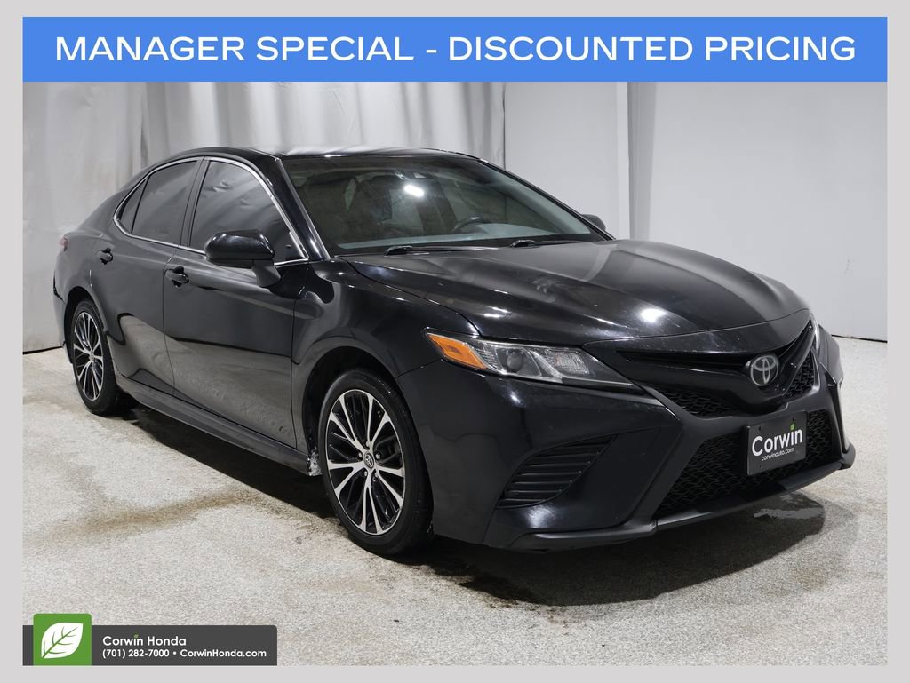 Used 2018 Toyota Camry SE image 1