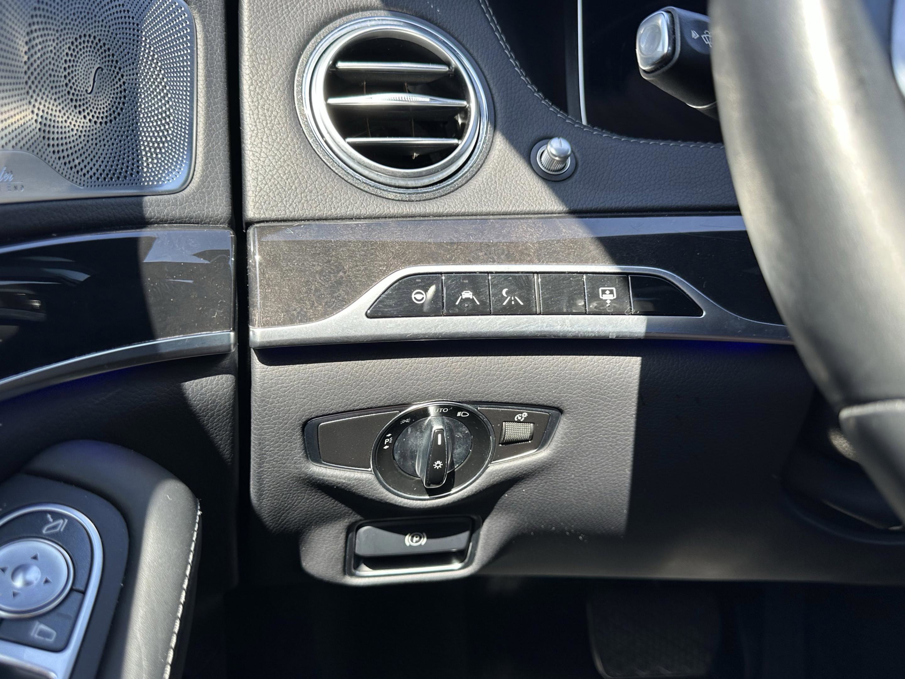 Used 2020 Mercedes-Benz S 560 4MATIC Sedan image 34