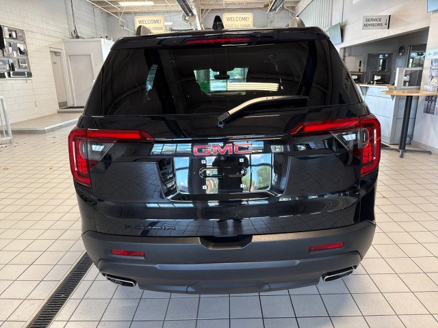 Used 2023 GMC Acadia SLE w/ Driver Convenience Package image 4