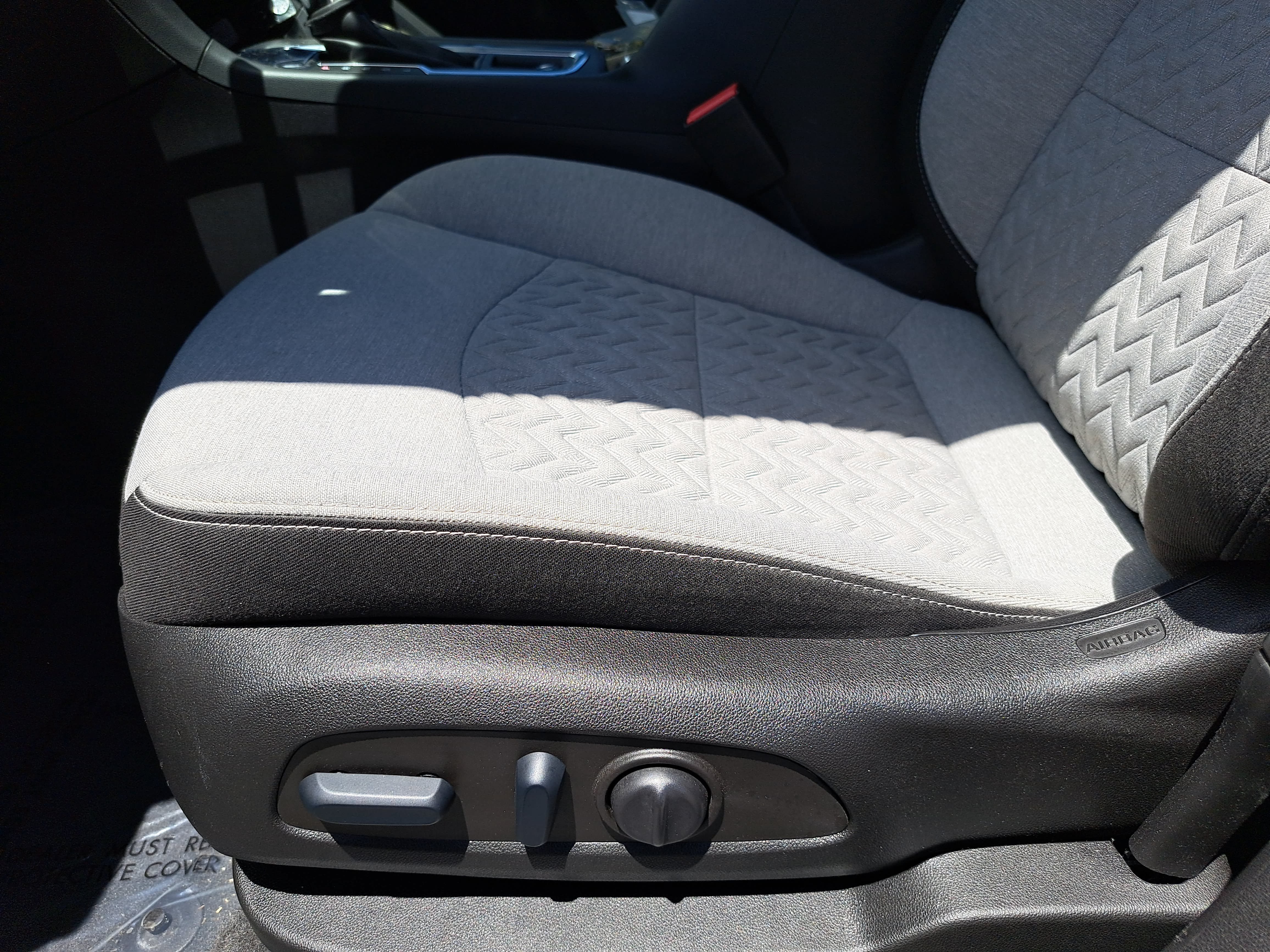 Used 2022 Chevrolet Equinox LS w/ LS Convenience Package FWD image 24