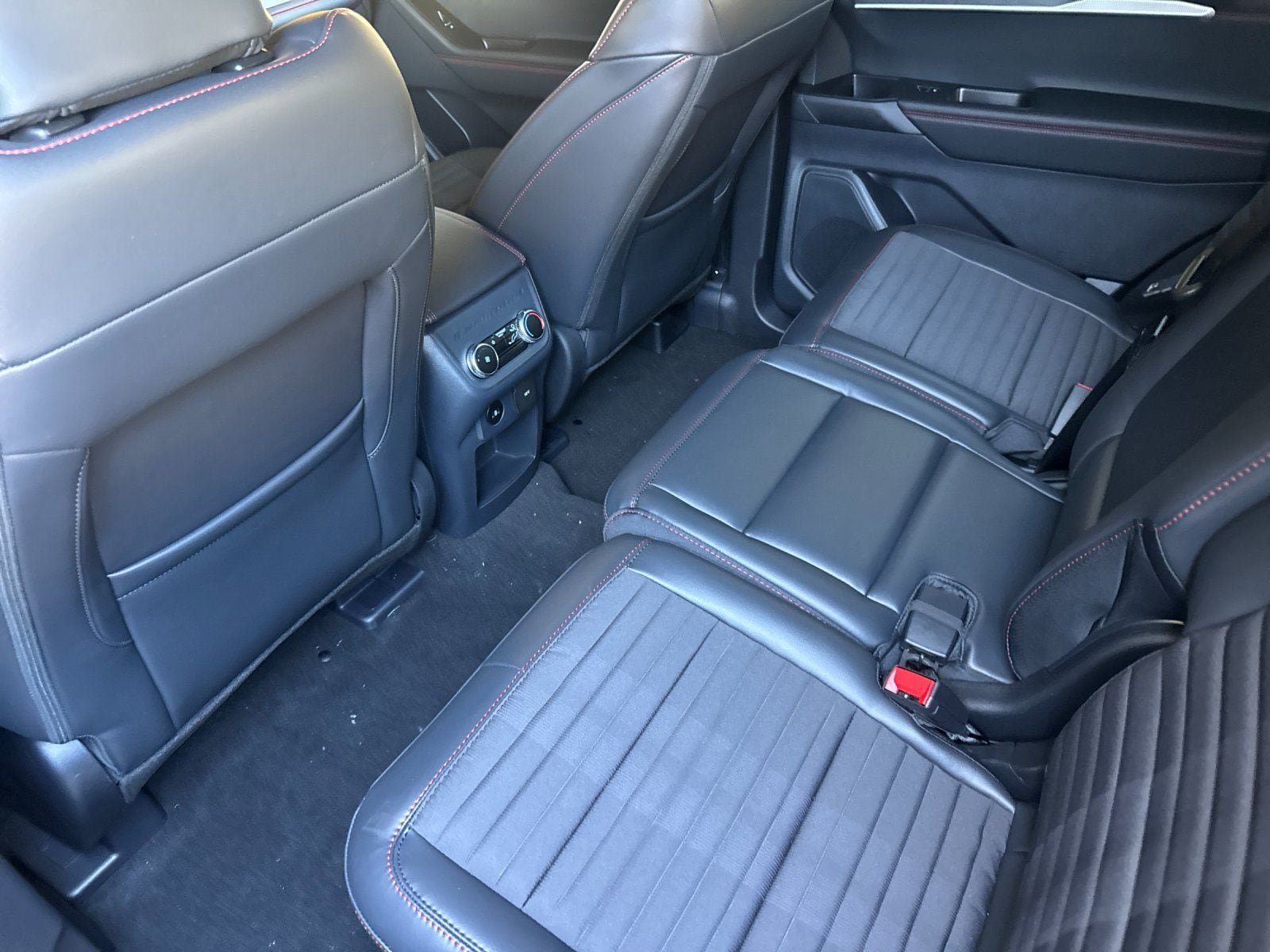 New 2026 Ford Explorer ST-Line AWD/4WD image 12
