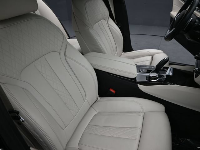 Used 2023 BMW M550i xDrive w/ Dynamic Handling Package AWD/4WD image 21