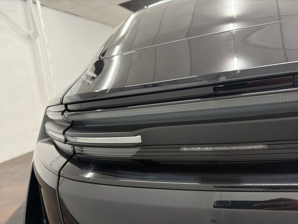 Used 2025 Porsche Macan Turbo Electric AWD/4WD image 11