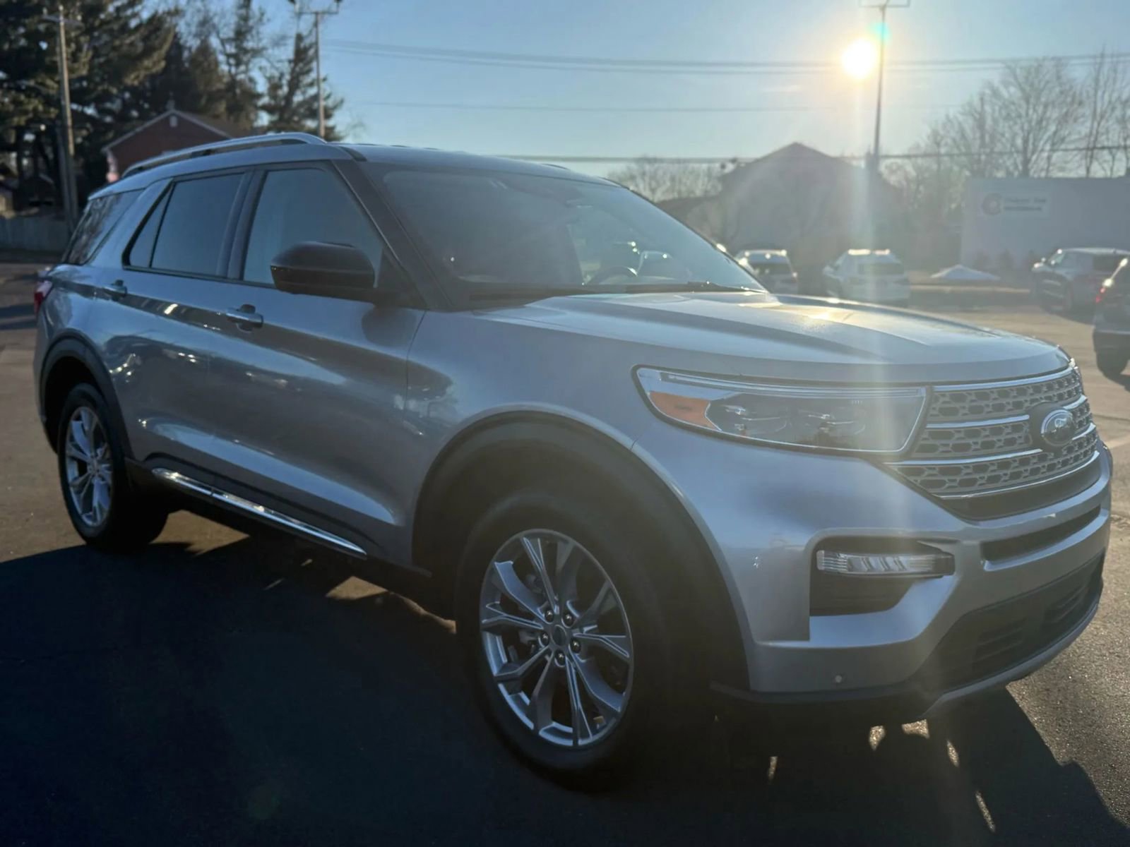 Used 2023 Ford Explorer Limited image 3