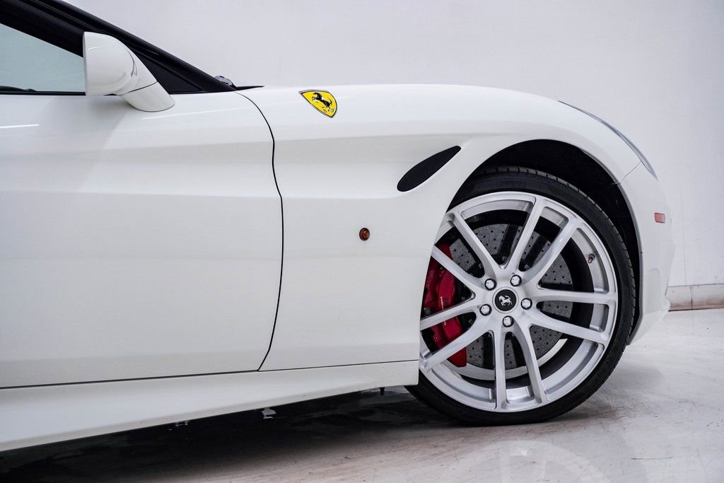 Used 2015 Ferrari California T image 16