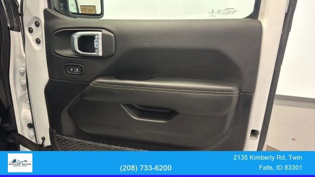 Used 2022 Jeep Wrangler Unlimited Sahara w/ Cold Weather Group AWD/4WD image 36