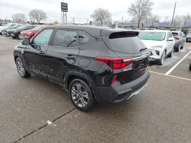 Used 2023 Kia Seltos LX image 9