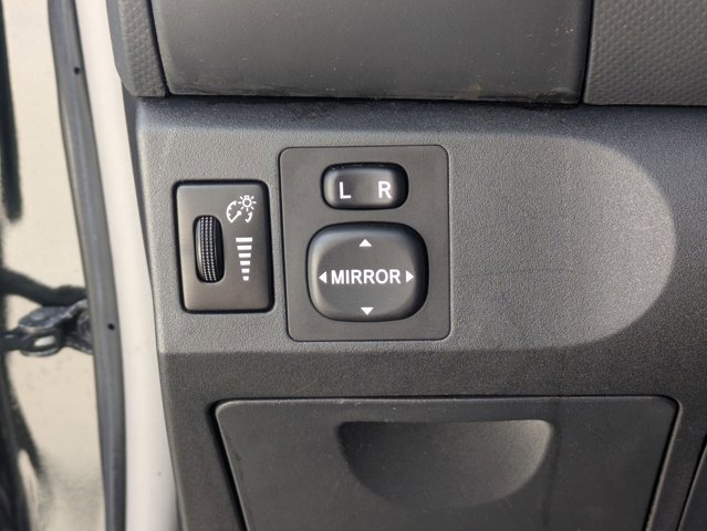 Used 2010 Toyota Yaris 2-Door Hatchback image 13