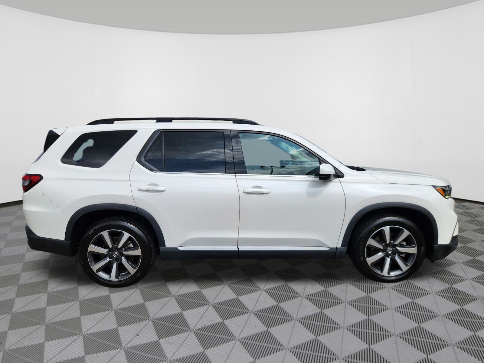 Certified 2023 Honda Pilot Touring image 6
