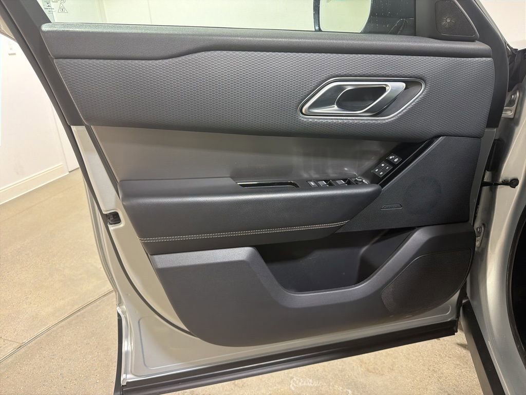 Used 2019 Land Rover Range Rover Velar S image 9