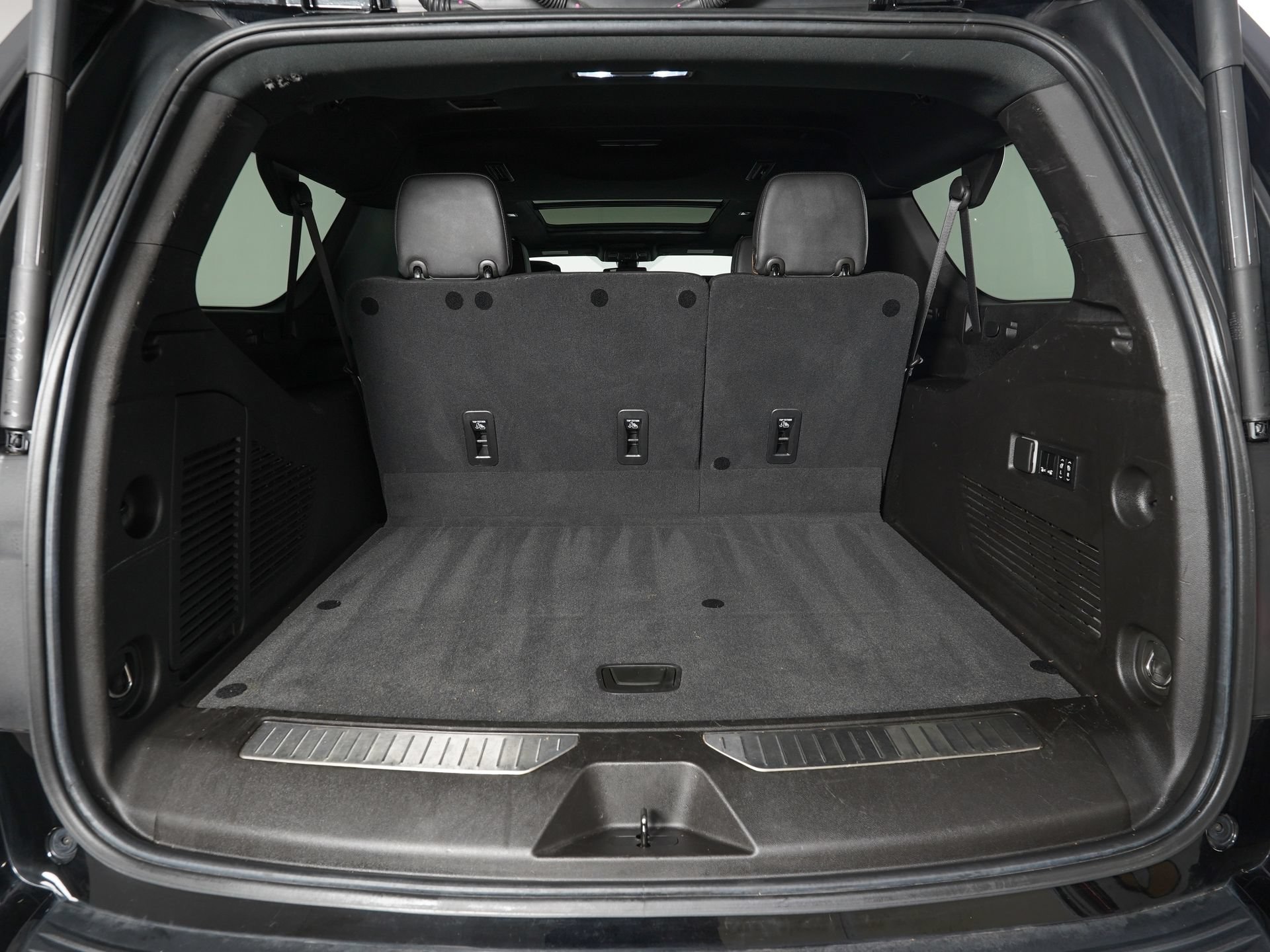 Used 2021 GMC Yukon XL AT4 w/ AT4 Premium Plus Package AWD/4WD image 11