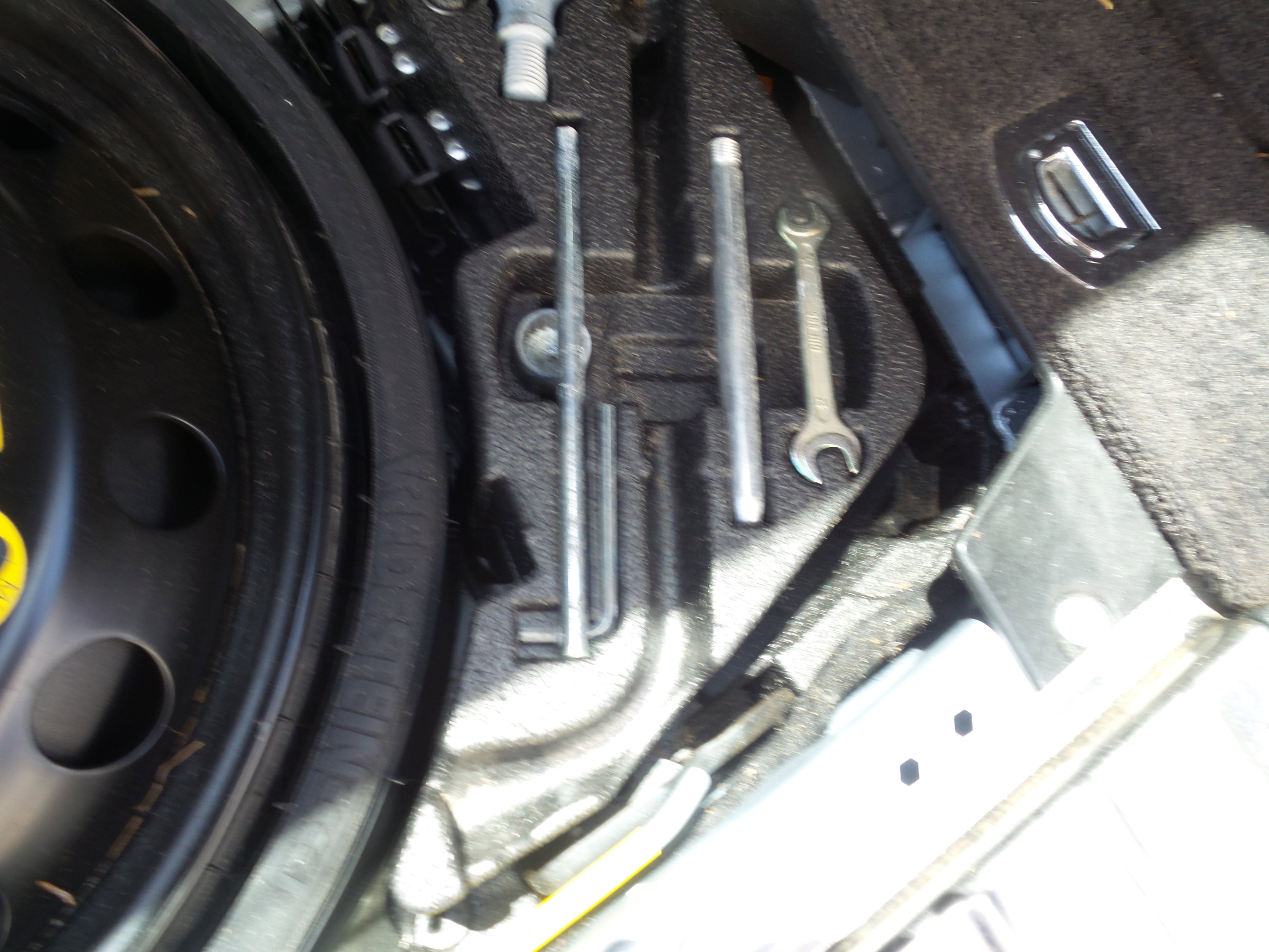 Used 2004 Porsche Cayenne Turbo image 25