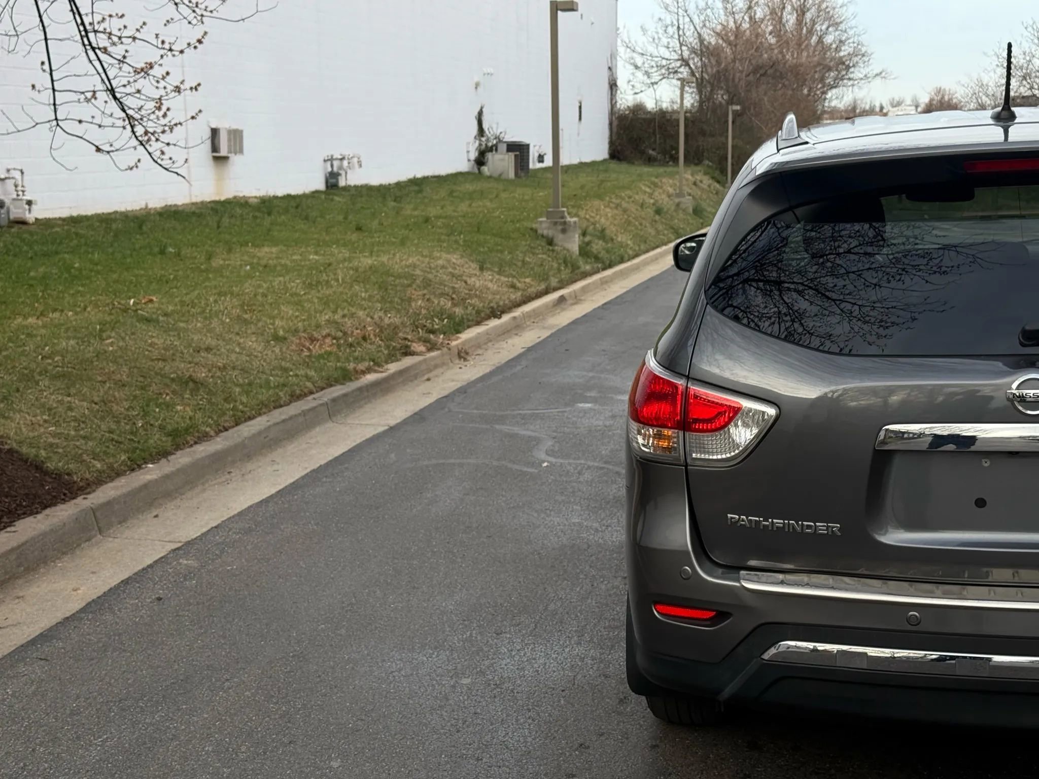Used 2016 Nissan Pathfinder SV image 13