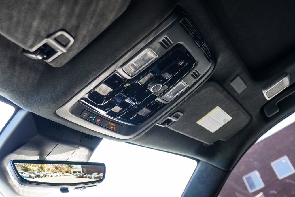 Used 2025 Cadillac Escalade V image 32