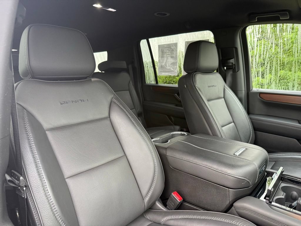 Used 2025 GMC Yukon XL Denali AWD/4WD image 24