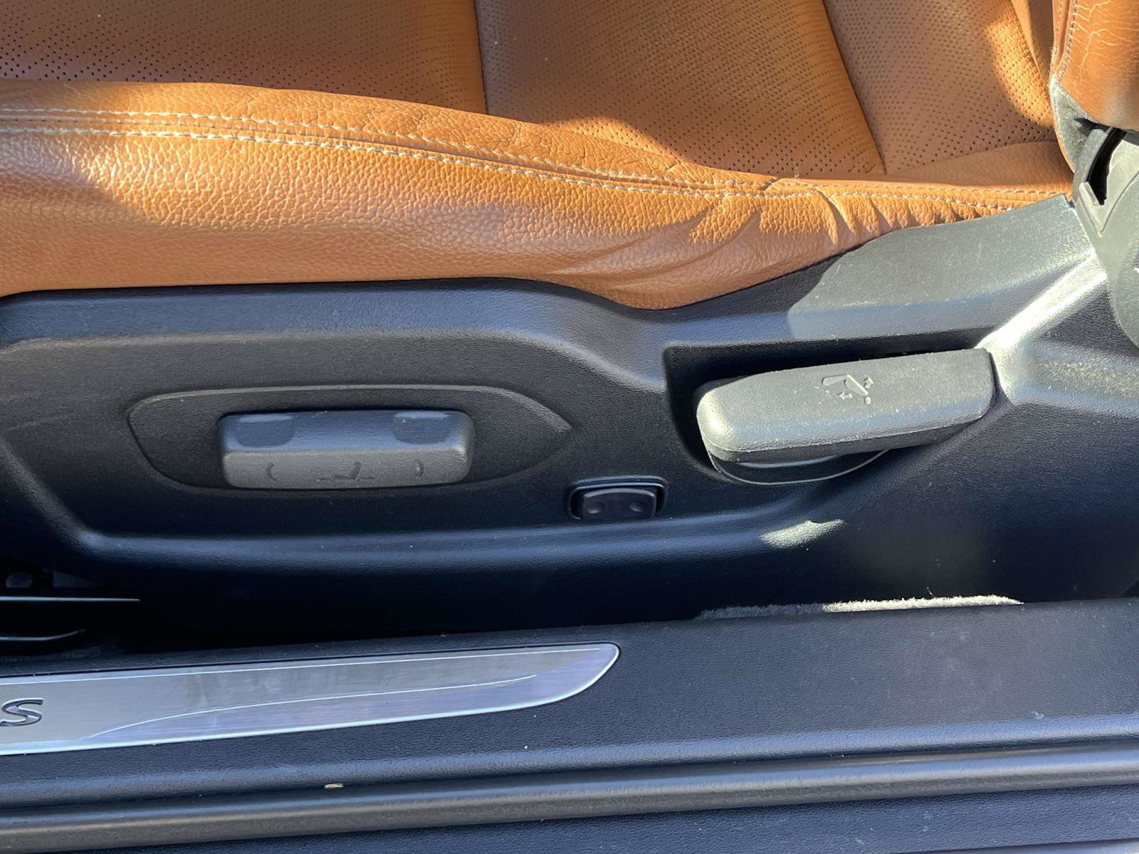 Used 2015 Hyundai Genesis 3.8 RWD image 18