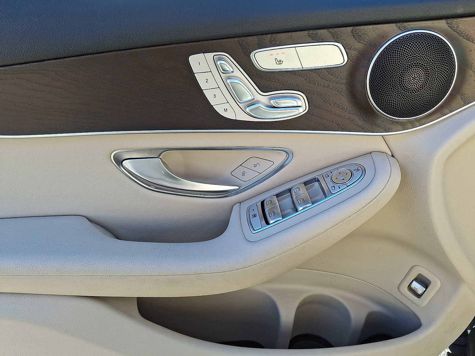 Used 2019 Mercedes-Benz GLC 300 4MATIC image 8