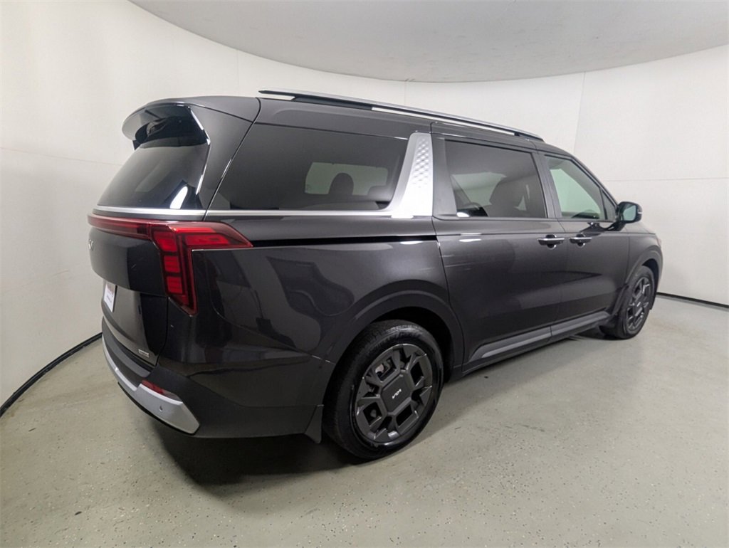 Used 2025 Kia Carnival EX image 7