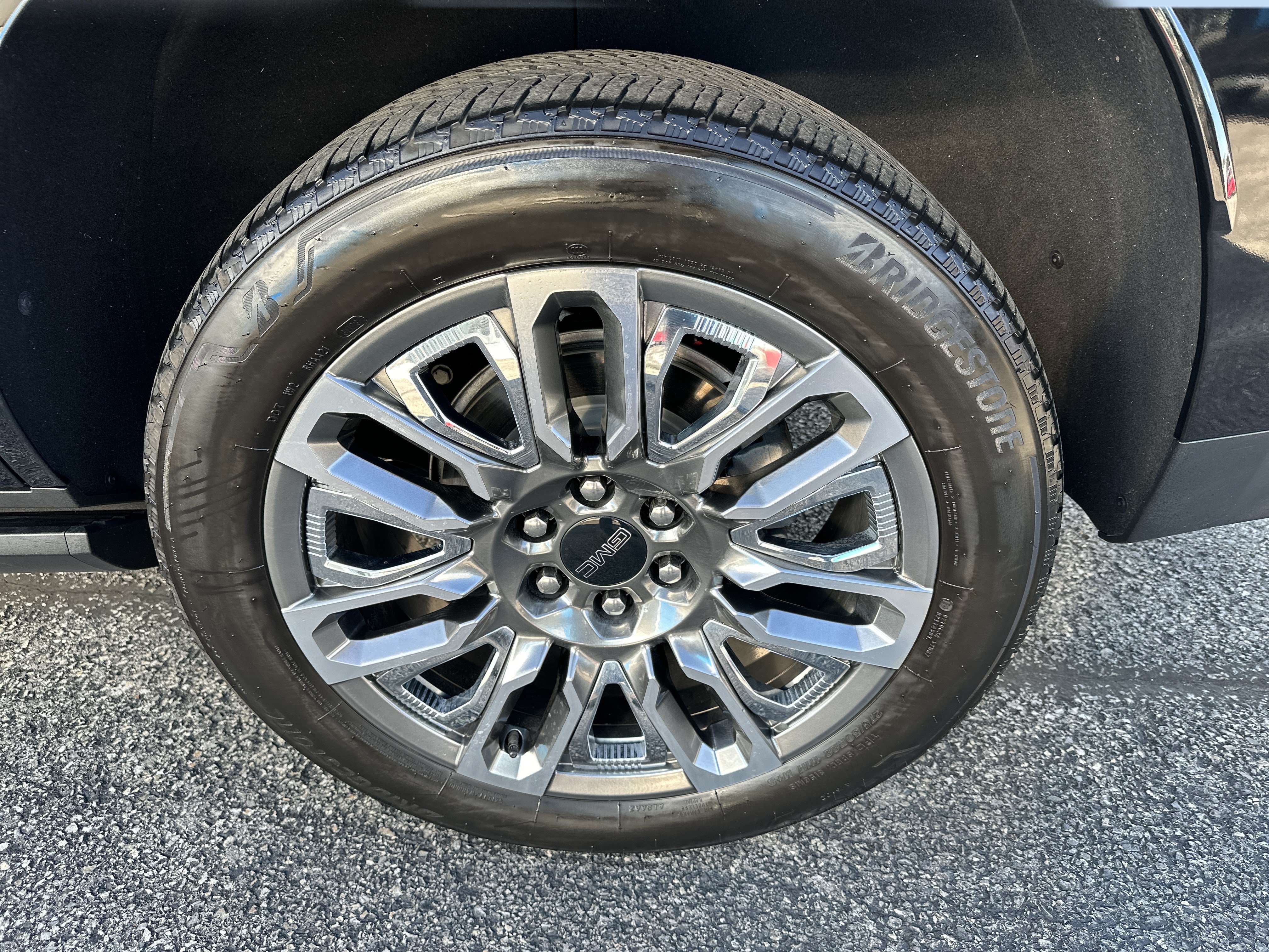 Certified 2023 GMC Yukon Denali Ultimate AWD/4WD image 6