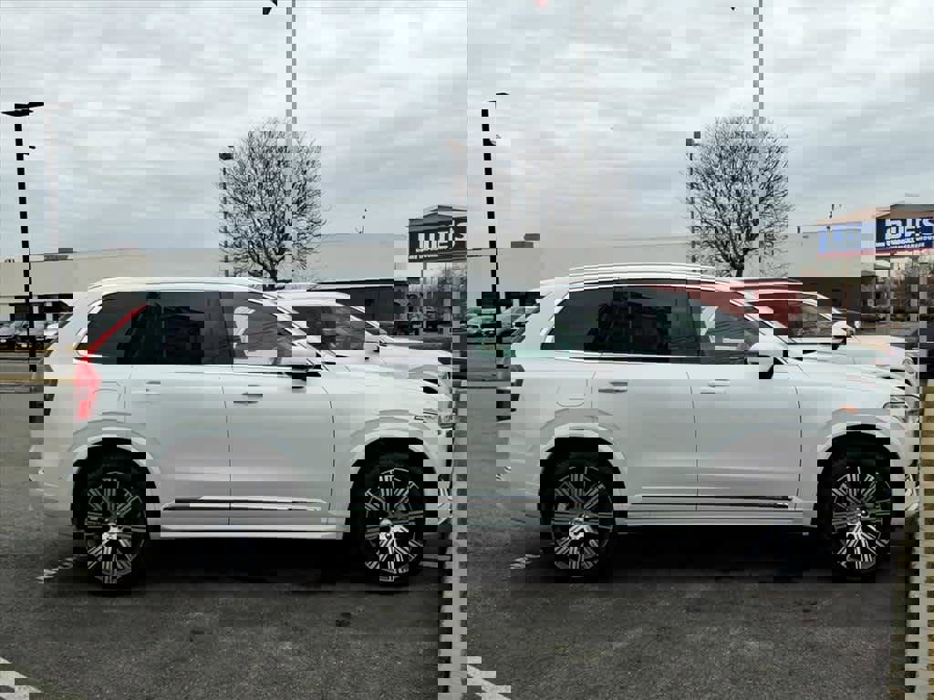 Used 2024 Volvo XC90 T8 Plus image 6