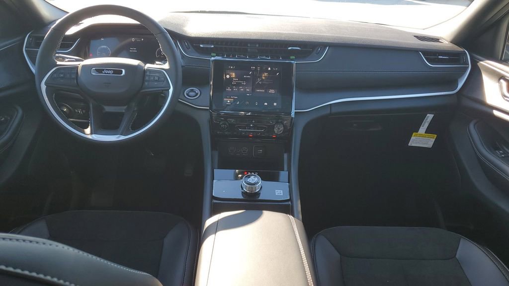 New 2025 Jeep Grand Cherokee L Altitude image 11