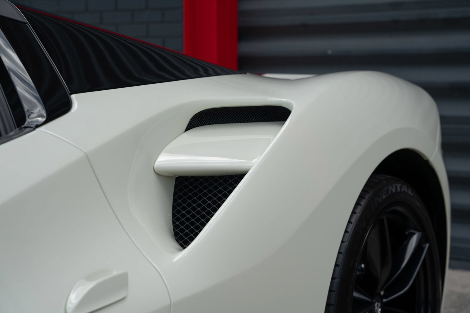 Used 2018 Ferrari 488 Spider RWD image 11