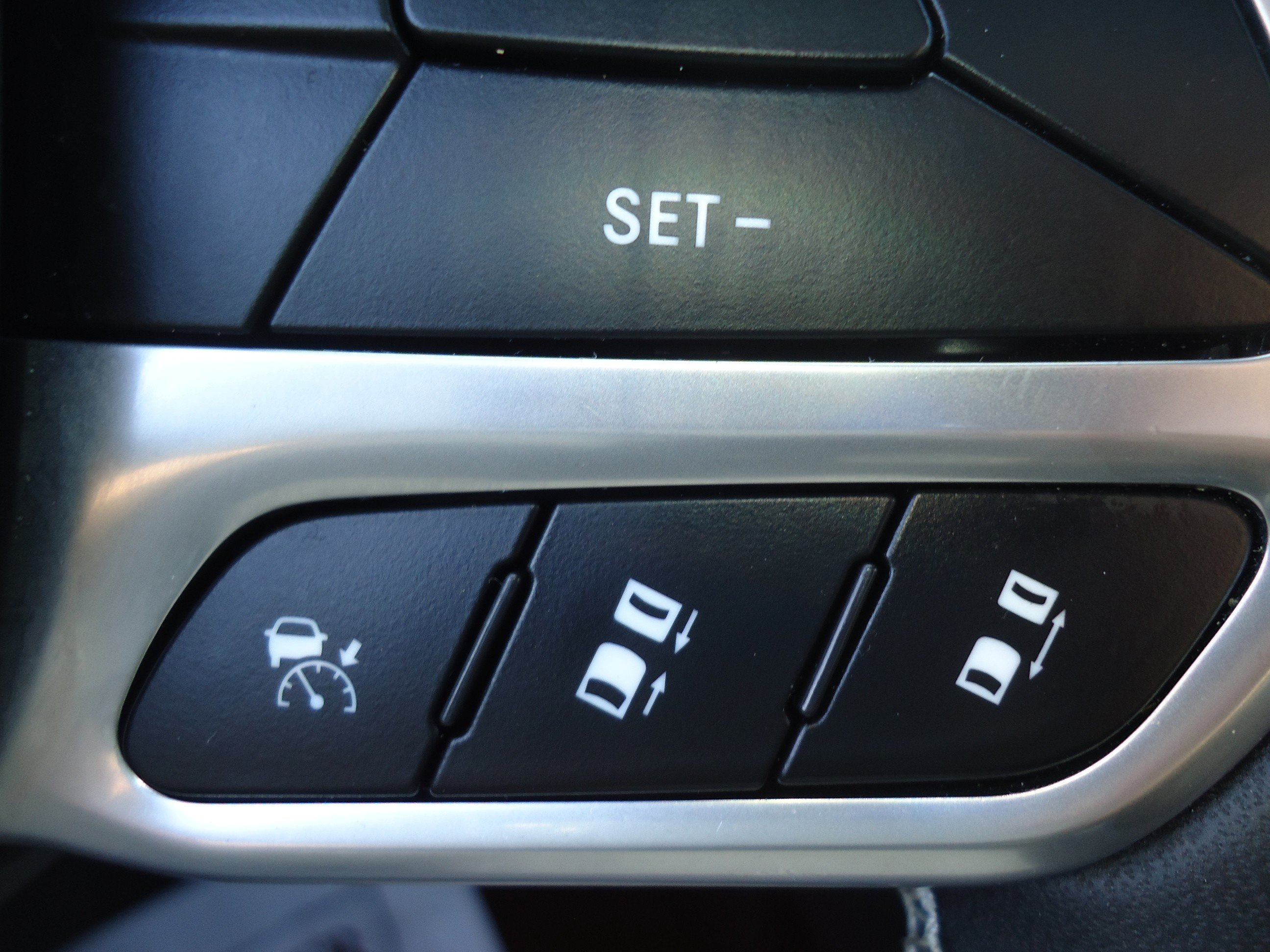 Used 2026 Chrysler Pacifica Limited FWD image 19