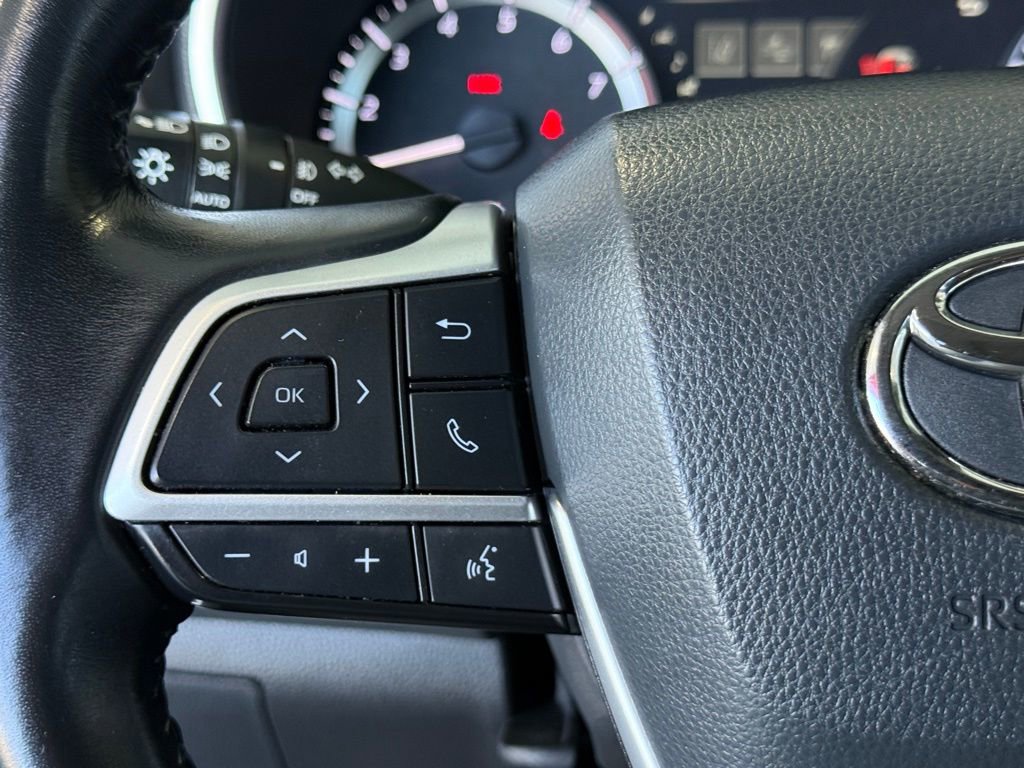 Certified 2023 Toyota Highlander XLE image 25