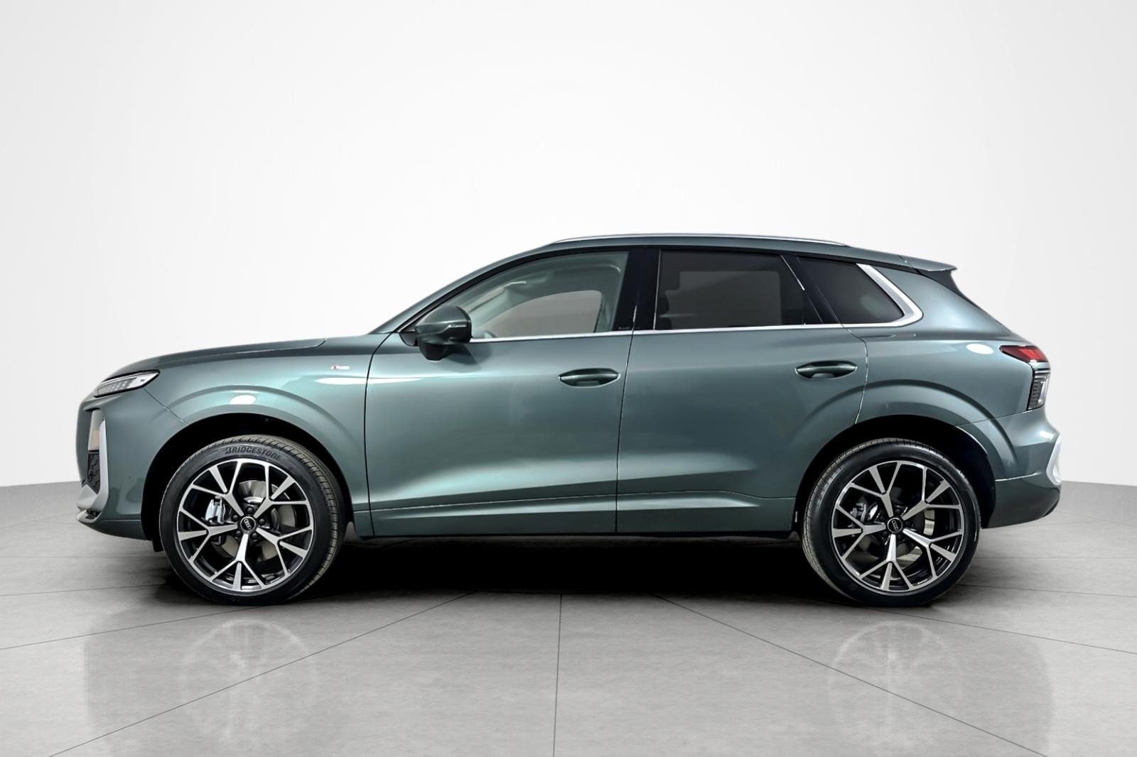 New 2026 Audi Q3 quattro 2.0T AWD/4WD image 3