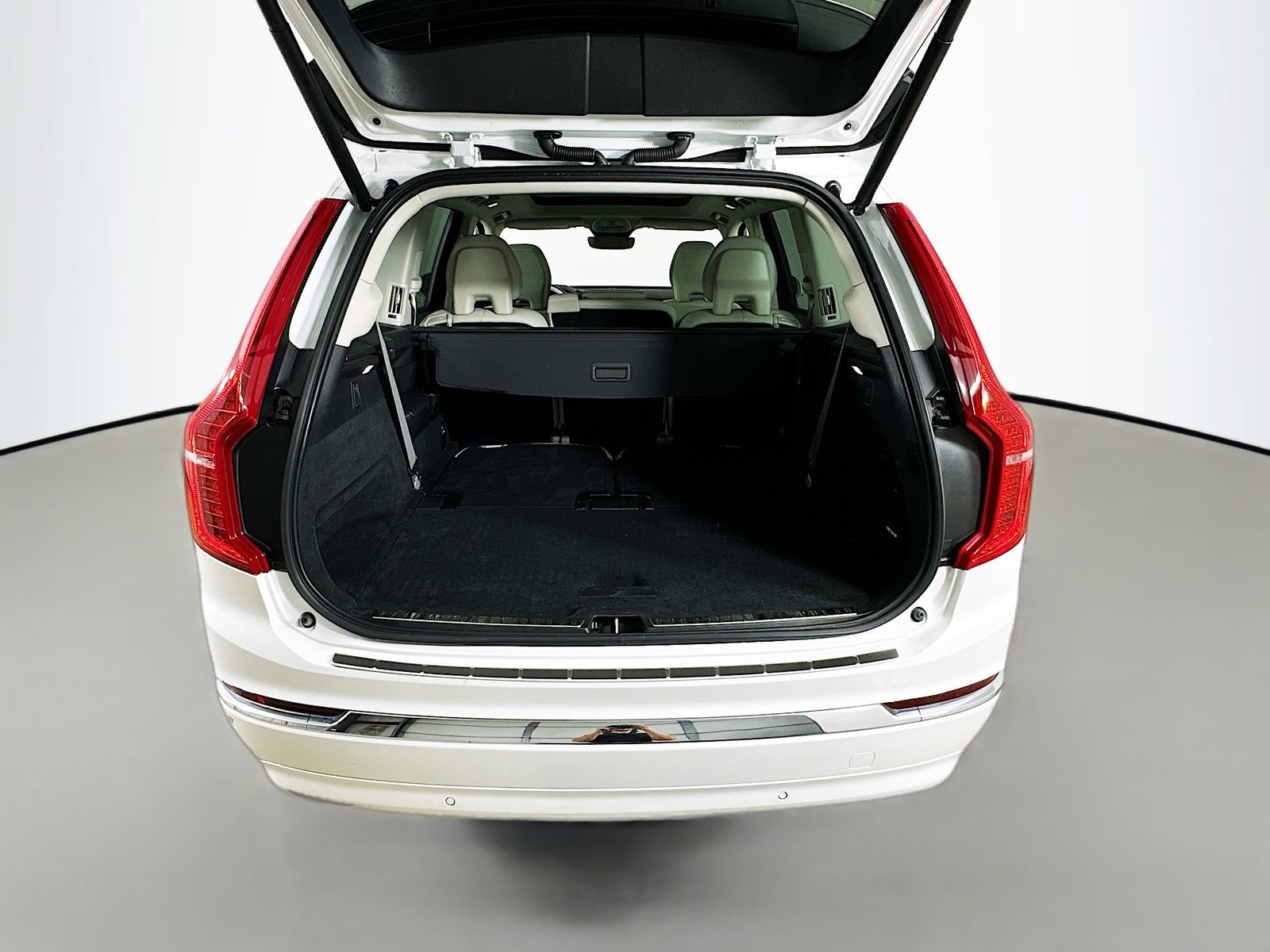 Used 2023 Volvo XC90 B6 Plus w/ Protection Package Premier AWD/4WD image 39