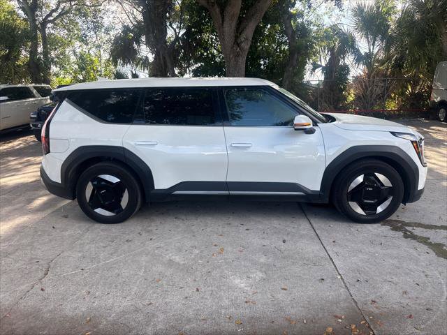 Used 2024 Kia EV9 Light Long Range RWD image 5