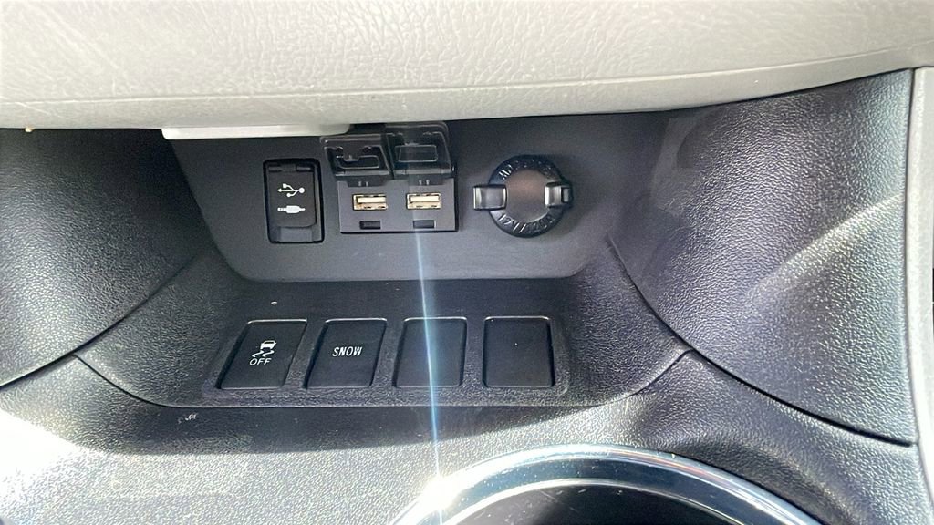 Used 2019 Toyota Highlander XLE w/ Carpet Mat Package (TMS) FWD image 18